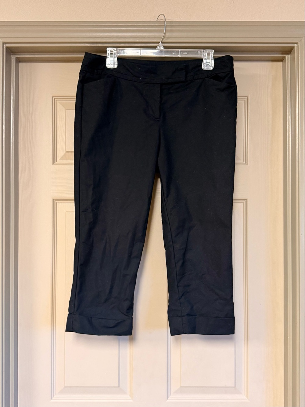 Ann Taylor Petite Women’s Size 10P Signature Black Cuffed Capri Pants